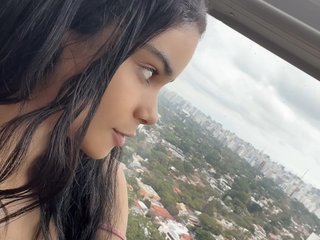 Erotinis vaizdo pokalbis SkinnyKitty