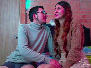 Erotinis vaizdo pokalbis SkinnysCouple