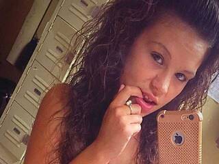 Erotinis vaizdo pokalbis Slaytay01