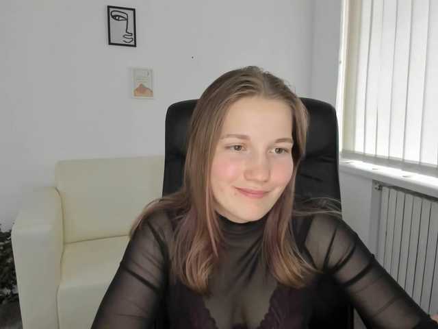 Nuotraukos Shinylola hello! i`m new one here! and I`m totally shy ♥ who wanna see my dance? or maybe strip in pvt? ehehe #new #teen #18