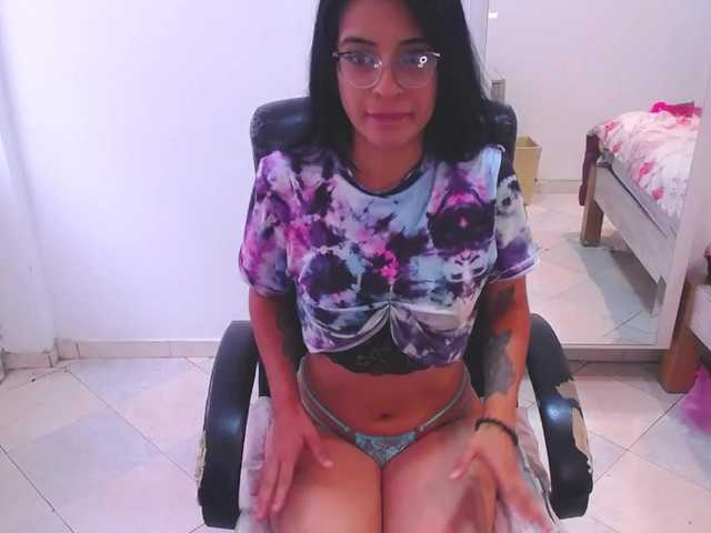 Nuotraukos sofiacruz2000 hi guys let's have some fun 1000 GET NAKEN AND FUCK PUSSY RIDE 981 TO START THE SHOW