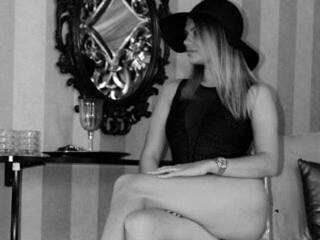 Erotinis vaizdo pokalbis sonyajolie