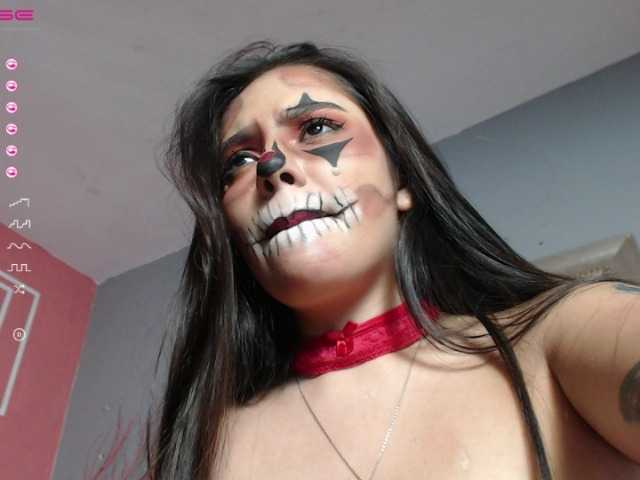 Nuotraukos sophiefox HI guys welcome to my world , im new model in here complette my first goal and enjoy with me #colombiana #latina #18 #brunette #longhair #curvy #sexy #lovense