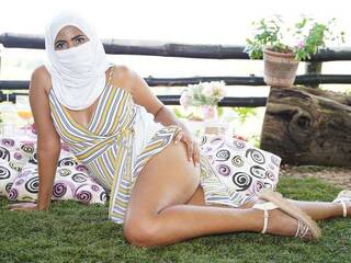 Erotinis vaizdo pokalbis Souzan-halabi