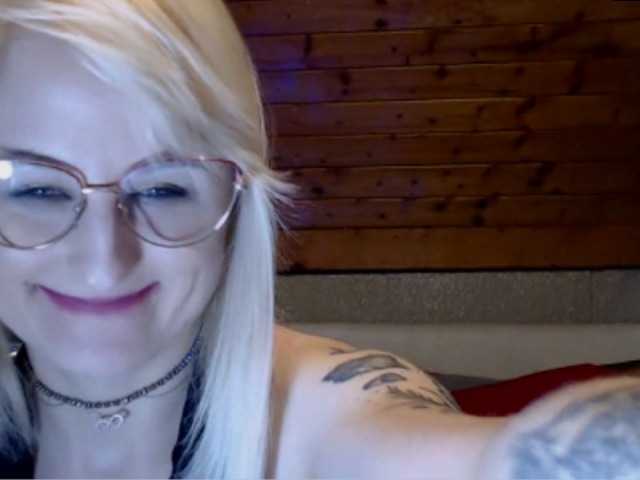 Nuotraukos SpicyLizzy Hi, you bost wanna play;)? i do. come pvt and lets;)