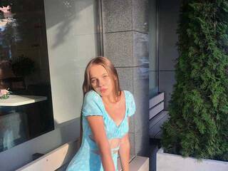 Erotinis vaizdo pokalbis SugaaaaR