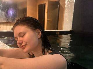 Erotinis vaizdo pokalbis Sunny-Smail