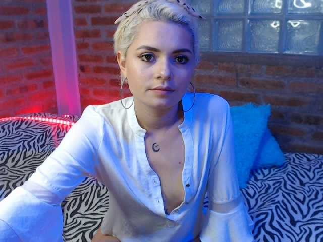 Nuotraukos susanlane1 today I want rough sex, and get all wet #girl #young #blondgirl #tattoogirl golden show 800 tokens 2000l 1743 257