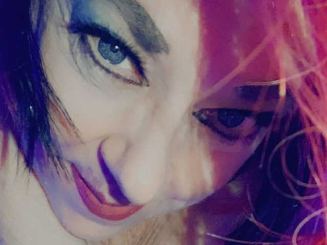 Profilio nuotrauka April_XO