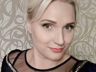 Erotinis vaizdo pokalbis SweetRedDeva