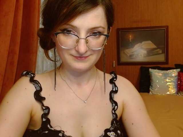 Nuotraukos tastyAriel Sweet and yet dang naughty ;) #innocentface #sweet #petite #glasses #fetish #natural #domina #teaser #cfmn #joi #cei #cbt #sph