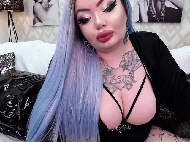 Nuotraukos SavageQueen Welcome in my rooom! Tattooed busty fuck doll with perfect deepthroat skills and more and more. Wanna play? Tip your Queen! Kisses :)