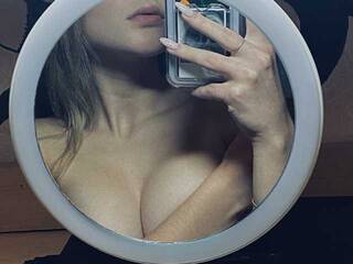 Erotinis vaizdo pokalbis ThanderKiti