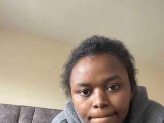 Erotinis vaizdo pokalbis Thekarlyn