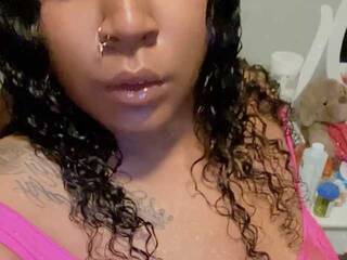 Erotinis vaizdo pokalbis Thicaliciouss