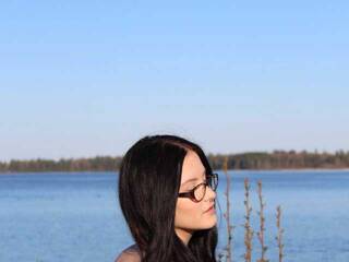 Erotinis vaizdo pokalbis ThuyHornick