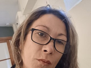 Erotinis vaizdo pokalbis Timide-girl