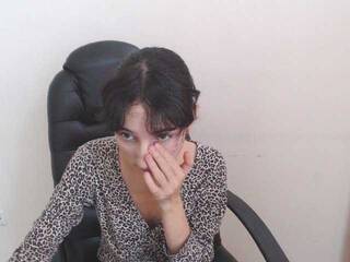 Erotinis vaizdo pokalbis Timina