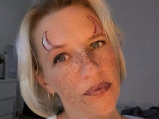 Erotinis vaizdo pokalbis TinaRubia