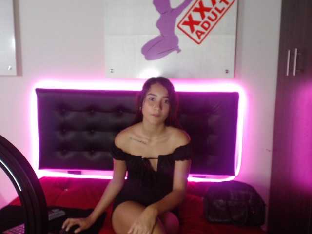 Nuotraukos TinnySofi18 Hi, it's my first day, I hope for your collaboration, I follow your advice #latina #skinny #feet #young #daddy #New