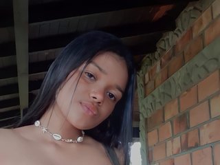 Erotinis vaizdo pokalbis Tiny-Annie