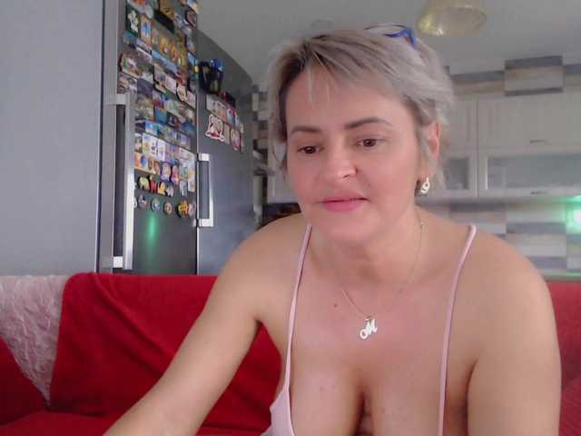 Nuotraukos truellyours i am old but not dead #mature #milf #bigboobs #curvy #natural #feet #lovense #glasses