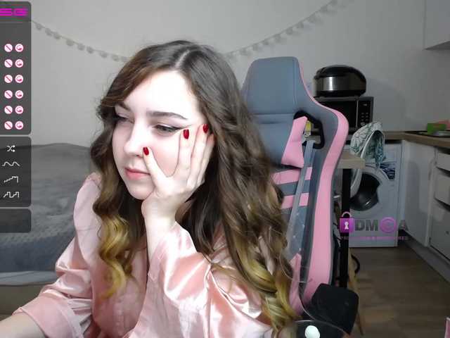 Transliacijos ekrano nuotraukos TWINKLE--