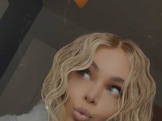 Erotinis vaizdo pokalbis TyraKadney