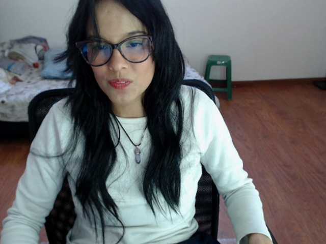 Nuotraukos valak133 ❤️25 nakedtokenspls play with me pls Help me to have a big orgasm.❤️ #squirt #colombia #latina #glasses#c2c