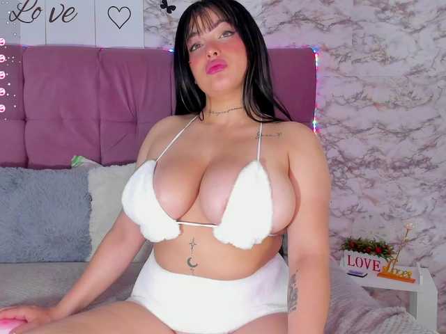 Nuotraukos Valerie-Baker I am the horny busty that you were looking for so much, do you want to see how I bounce on top of you? ♥#latina #bigboobs #bigass #lovense #anal #squirt