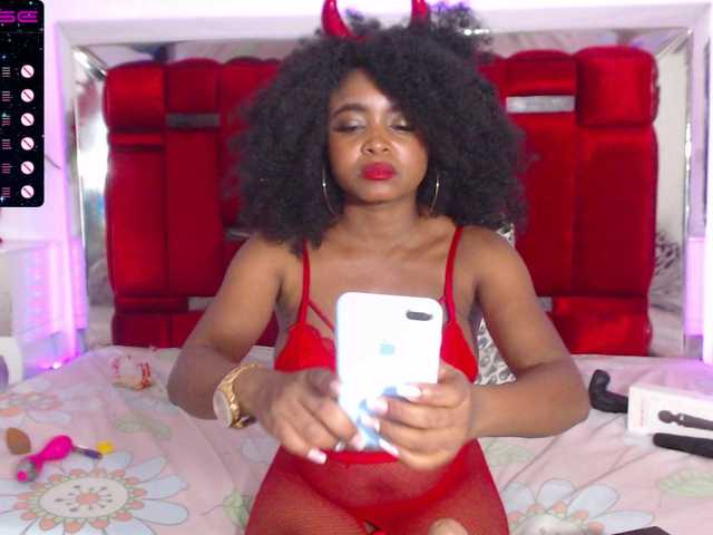 Nuotraukos valerysexy4 Hey guys, hot day I want you to make me wet for you !! ♥♥ PVT // ON @goal full squirt #ebony #latina # 18 #slim #bigboob #lovens