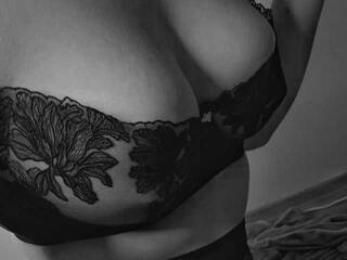 Erotinis vaizdo pokalbis velvet2219