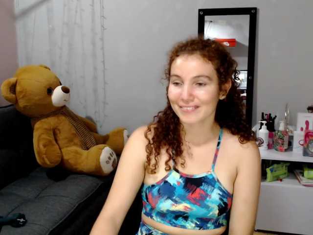 Nuotraukos VeronicaRusso hello guys enjoy with me 332 tokens to reach the goal Squirt Show