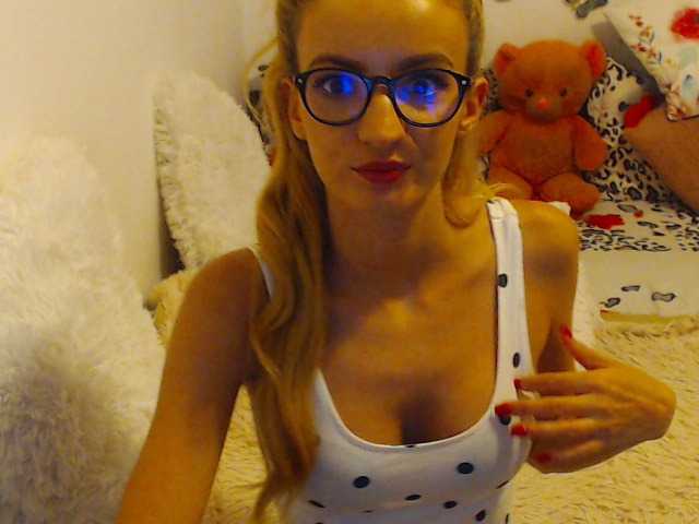 Nuotraukos VerraSweet4U Waiting in my room guys if want have fun togheter:*:*:*LUsh is on! is 180 tks for suck my new dildo/70 soles feet/C2C = 50/ 100 topless/200 naked/300 fingering / 600 anal/ 1000 squirt
