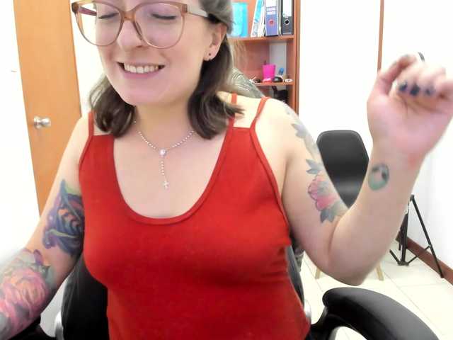 Nuotraukos vickysimons Come to spend a fun moment with me #latina #curvy #piercing #young