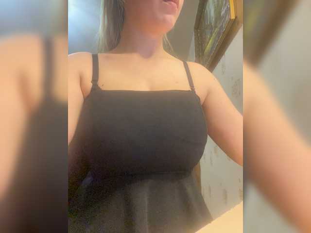 Nuotraukos Vikki_tori_aa Subscribe and put love. Lovense is powered by 2 tokens. 12tk-20 sec Ultra high...domi from 30 token. I go private and group.