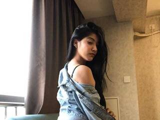 Erotinis vaizdo pokalbis violehot