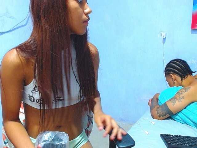 Transliacijos ekrano nuotraukos violeta-sexcam