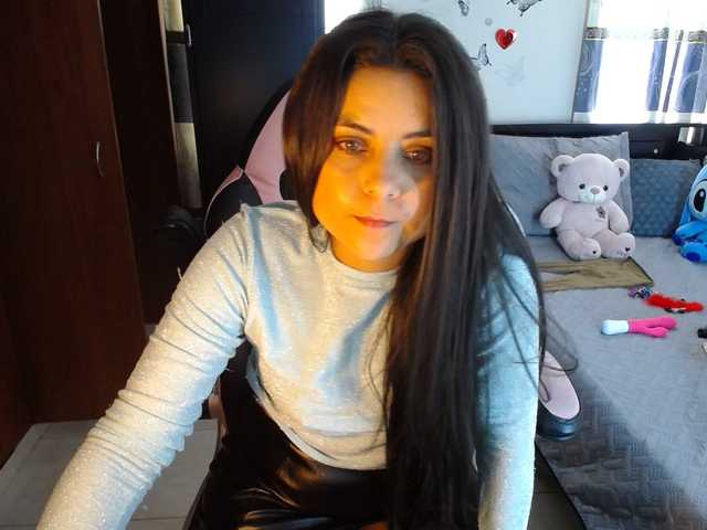 Nuotraukos Violetacampbe #plug anal 88 #​lovense #​squirt 500 #​latina #​young #​new #​ass #​pantyhose