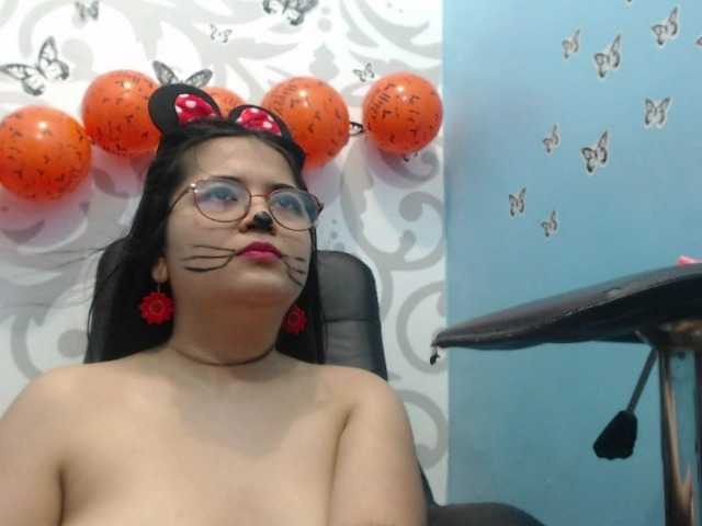 Nuotraukos Violetaloving hello lovers im violeta fun girl with big ass make me wet and show naked --LUSH ON --MAKE ME MOAN buy controle me toy and make me cum *i love roleplay and play oil * i do anal squrit and play pussy *I HAVE BIG CURVES AND CUTEFEET