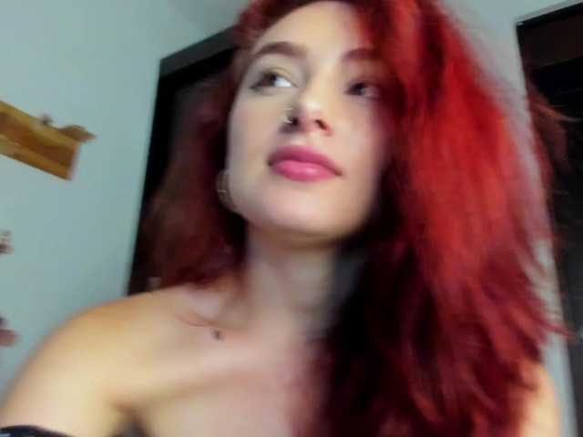 Nuotraukos violetwatson- Today I am very playful, do you want to come and try me! Goal: 1500 tokens