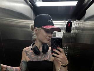 Erotinis vaizdo pokalbis VivianRocks