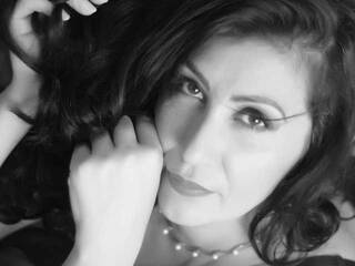 Erotinis vaizdo pokalbis VogueNoir