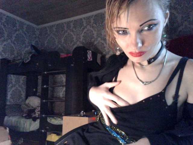 Nuotraukos WildMissNiks Hello my adorable. I am ready to burn passionately in a private show. Waiting for you and invite you.