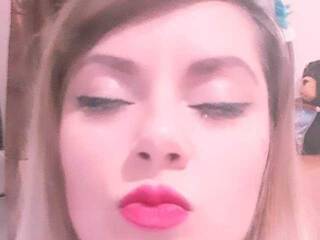 Erotinis vaizdo pokalbis XLiaXxx