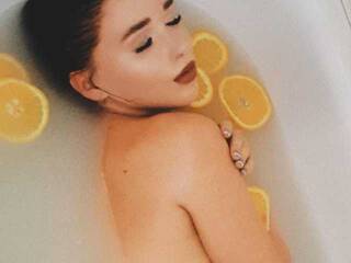 Erotinis vaizdo pokalbis XOlina