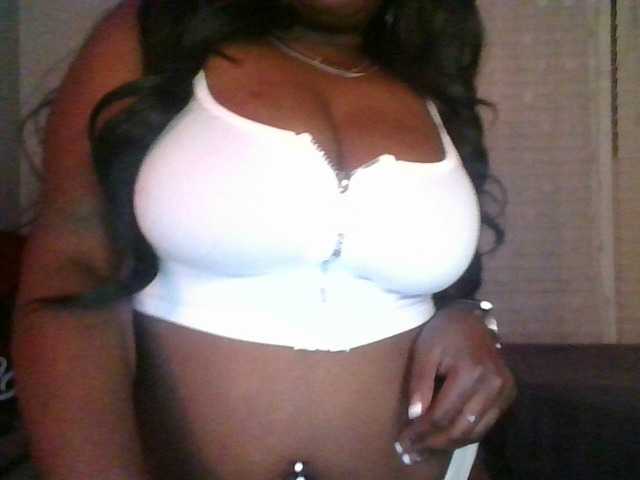 Nuotraukos XOXOBREEXOXO lets have some fun. its your fav black cum whore