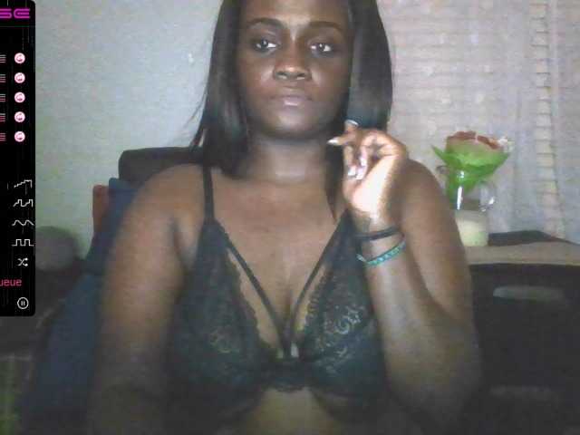 Nuotraukos XOXOBREEXOXO lets have some fun. its your fav black cum whore