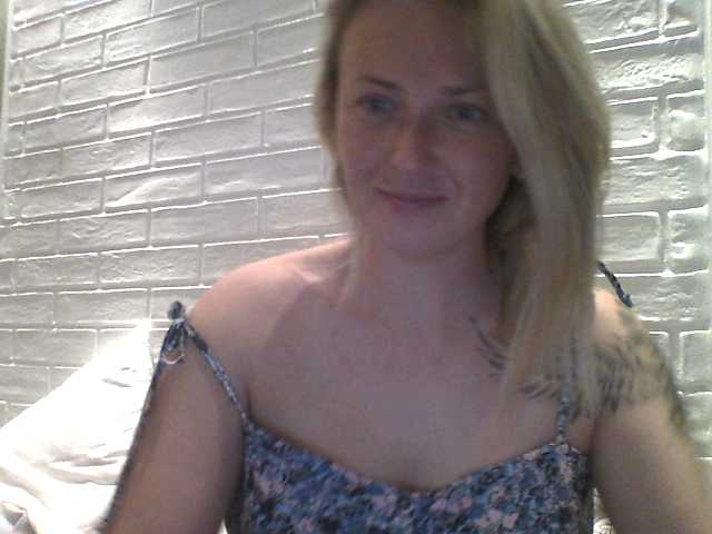 Nuotraukos XswetaX I look at your cam for 30 tokens. chest-40 tokens