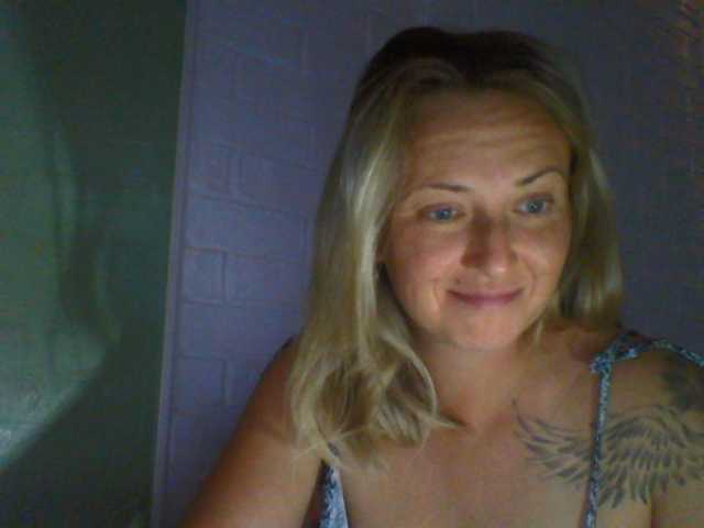 Nuotraukos XswetaX I look at your cam for 30 tokens. chest-40 tokens